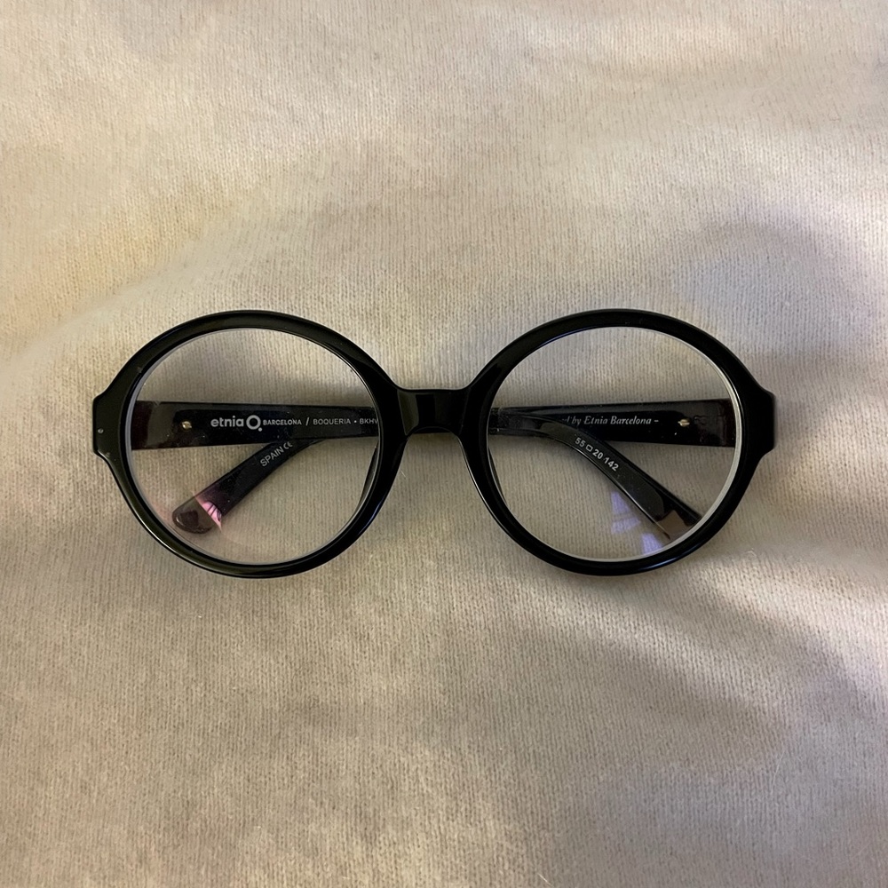 Oversized round eyeglasses